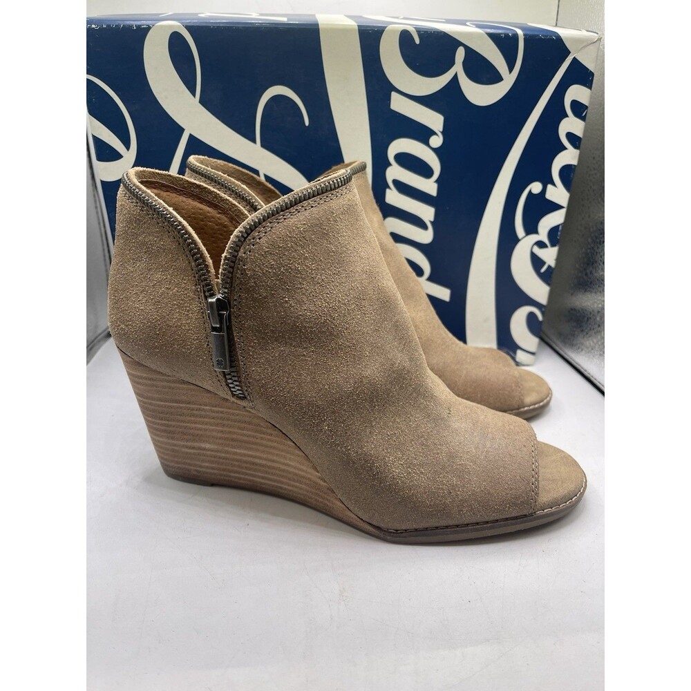 Lucky Brand Jareen Sesame Suede Round Peep Toe Zip Stacked Wedge Booties 10M